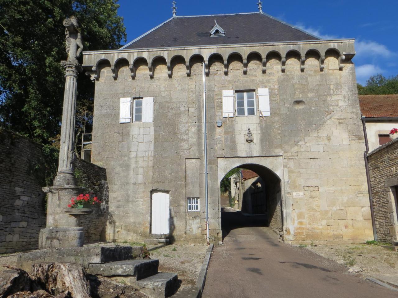 Bed and Breakfast Le Bailli De Montsaugeon Экстерьер фото